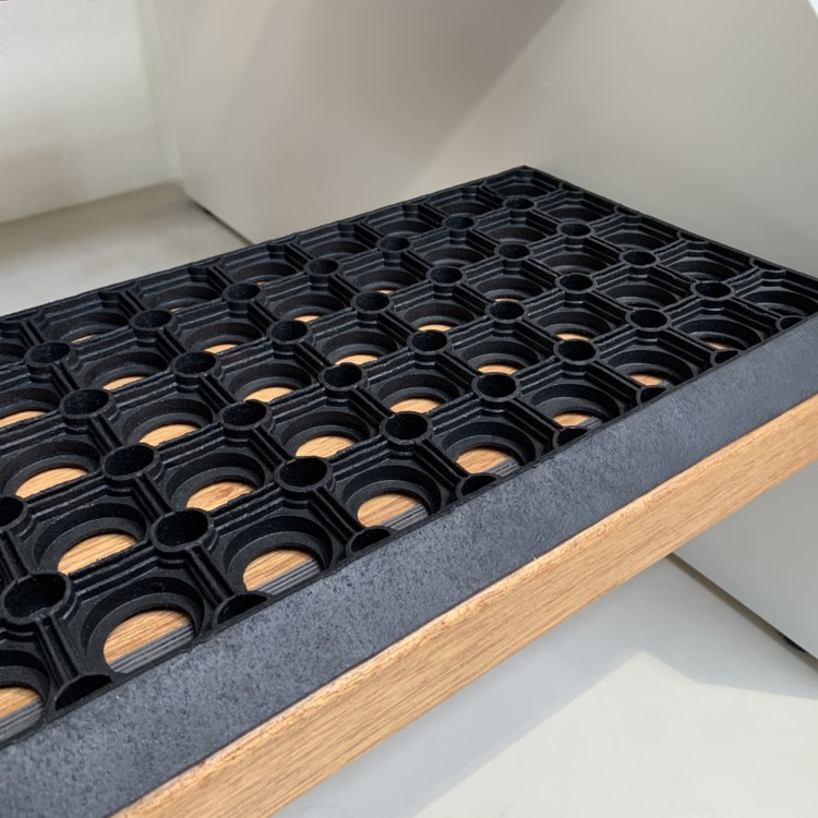 open-rubber-stair mat-black