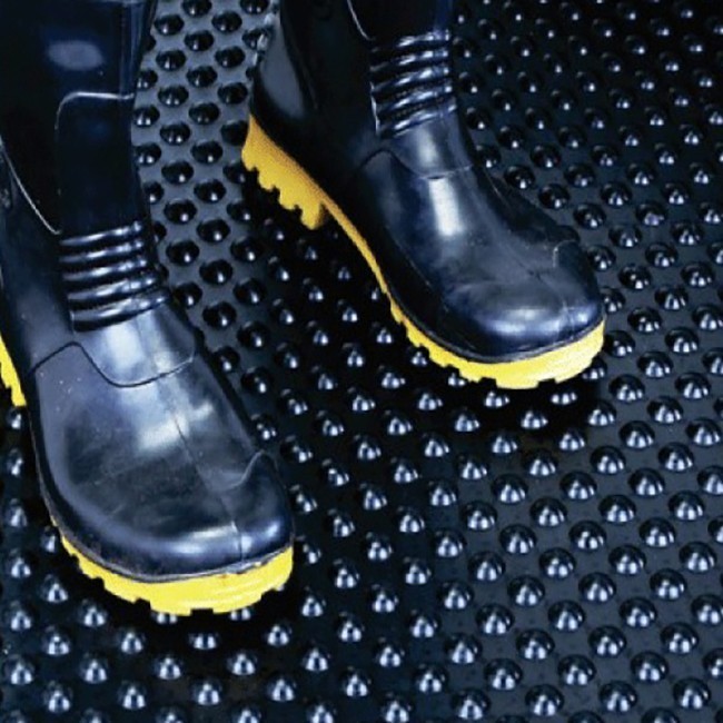 rubber-united-anti-fatigue-bubble-mat-on-roll-15mm-2