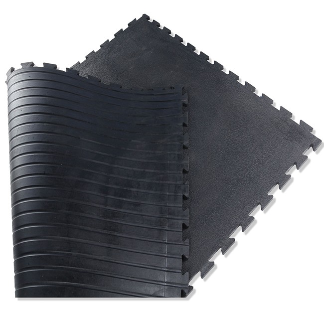 rubber-united-stable-mat-puzzle-1