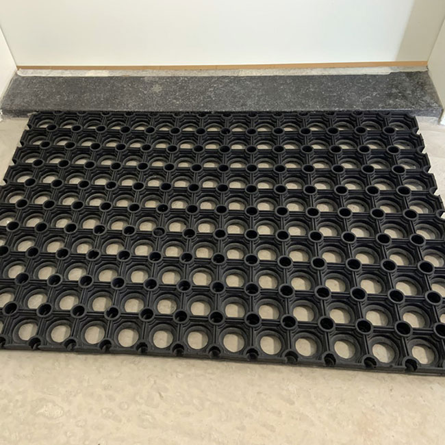 rubber-united-ring-mat-2