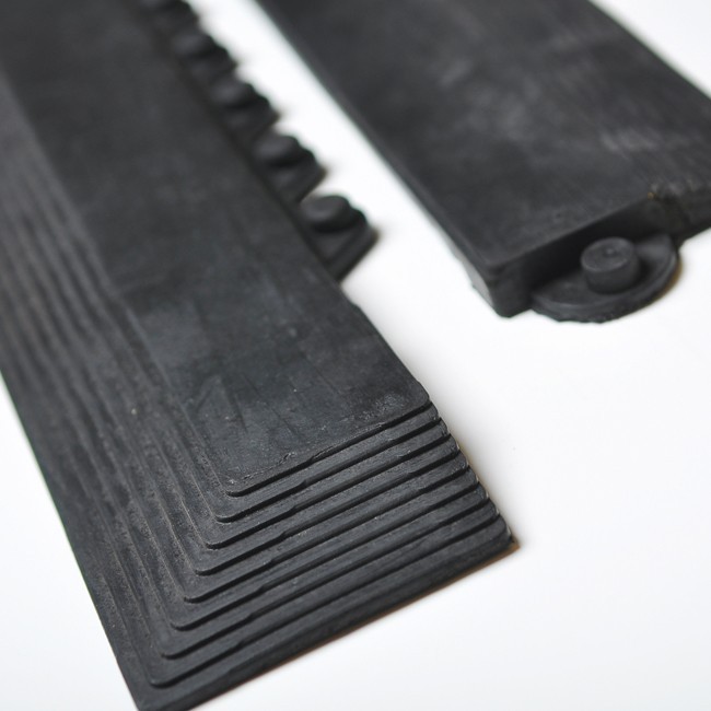 rubber-united-modular-mat-ramp-black-1