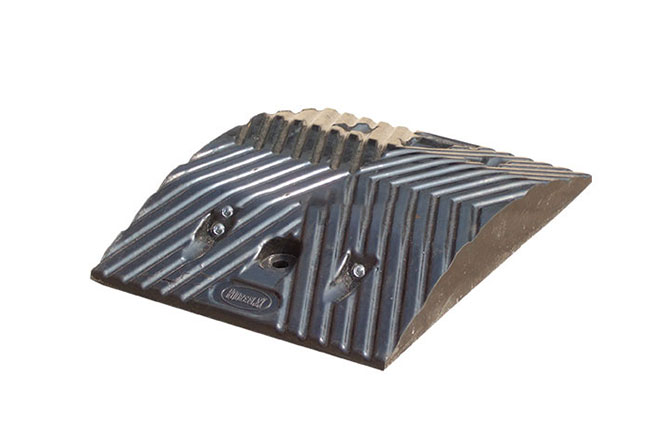 rubber-united-speed-hump-middle-black