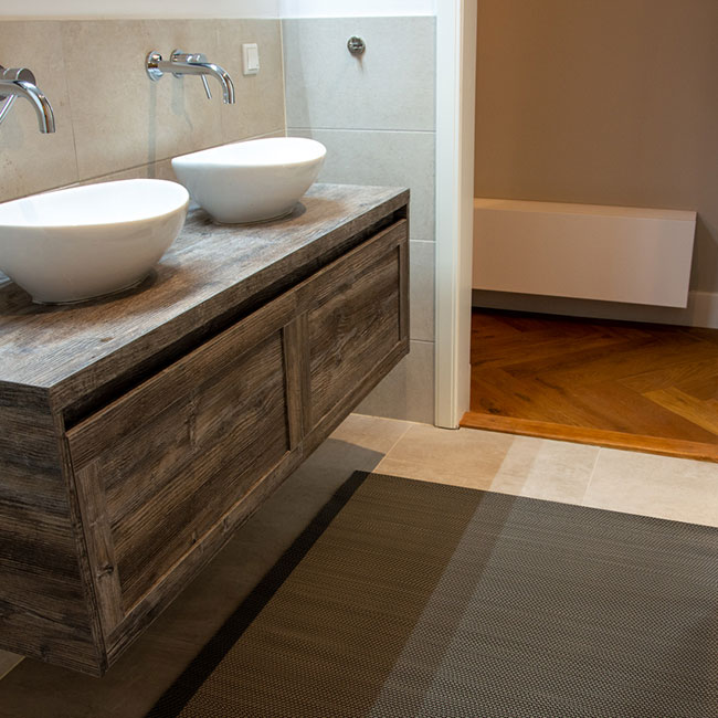 Petite Grep Anti Slip Mat for Resellers at stock price